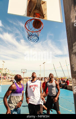 Les joueurs de basket-ball de Brighton, Angleterre, Royaume-Uni Banque D'Images