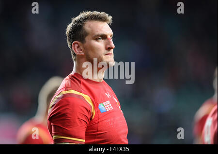 Londres, Royaume-Uni. 17 Octobre 2015 : Sam Warburton de galles grâce fans après le quart de finale de la Coupe du Monde de Rugby 2015 entre l'Afrique du Sud et le Pays de Galles - le stade de Twickenham, Londres.(Photo : Rob Munro/Stewart Communications/CSM) Credit : Cal Sport Media/Alamy Live News Banque D'Images