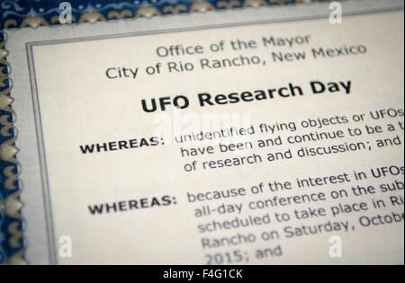 Albuquerque, NM, USA. 17 Oct, 2015. 101715.Il a été officiellement UFO Research Day, Samedi, Octobre 17, 2015, dans la région de Rio Rancho, N.M., en l'honneur de la Mutual UFO Network (MUFON) Nouveau Mexique Conférence à Cleveland High School. © Marla Brose/Albuquerque Journal/ZUMA/Alamy Fil Live News Banque D'Images