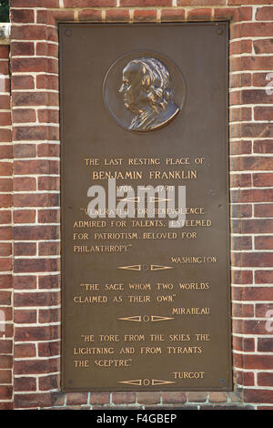 La tombe de Benjamin Franklin, à Christ Church burial ground, arc, Philadelphia, Pennsylvania, USA Banque D'Images