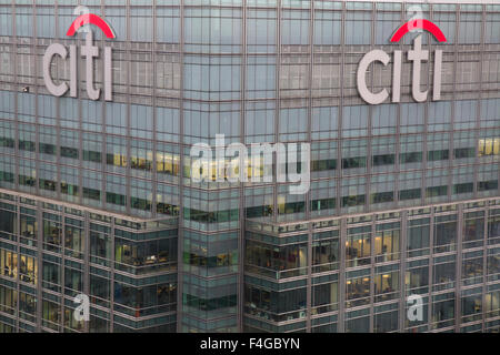 Haut de l'édifice de la Citibank à 25 Canada Square à Canary Wharf, Londres. Banque D'Images