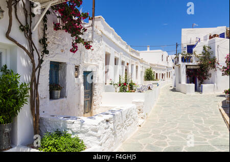 De vieilles maisons dans la Chora de l'île de Folegandros, Cyclades, Grèce Banque D'Images