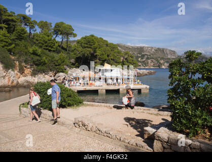 L'île de Lokrum, 15. min. de la vieille ville de Dubrovnik Croatie en bateau, une oasis verte, boat landing et les touristes Banque D'Images