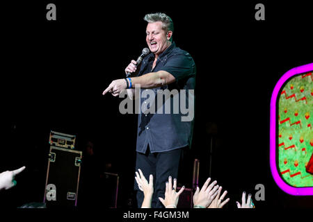 Musique Artiste Rascal Flatts apportent leur tournée d'été 2013 à Walnut Creek à Raleigh, NC. Rascal Flatts est un groupe américain de musique country composé de Gary LeVox (chant), Jay DeMarcus (guitare basse, claviers, piano, chant) et Joe Don Rooney (guitare, chant). LeVox et DeMarcus sont cousins. Banque D'Images