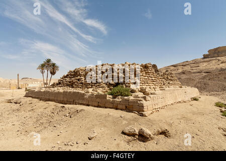 Zawyet El Amwat, la petite pyramide près de la ville d'El Minya, Moyenne Égypte Banque D'Images