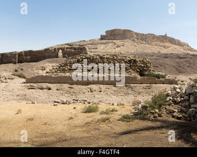 Zawyet El Amwat, la petite pyramide près de la ville d'El Minya, Moyenne Égypte Banque D'Images