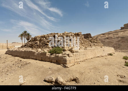 Zawyet El Amwat, la petite pyramide près de la ville d'El Minya, Moyenne Égypte Banque D'Images