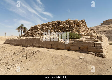 Zawyet El Amwat, la petite pyramide près de la ville d'El Minya, Moyenne Égypte Banque D'Images