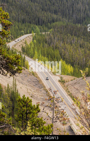 High angle view sur la promenade des Glaciers entre Banff et Jasper, Rocheuses, en Alberta, au Canada, en Amérique du Nord. Banque D'Images