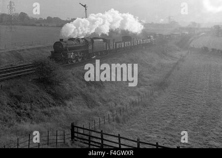 British Rail d'origine numéro 44883 loco de vapeur à moore cheshire england uk 1960 Banque D'Images