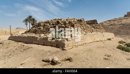 Zawyet El Amwat, la petite pyramide près de la ville d'El Minya, Moyenne Égypte Banque D'Images