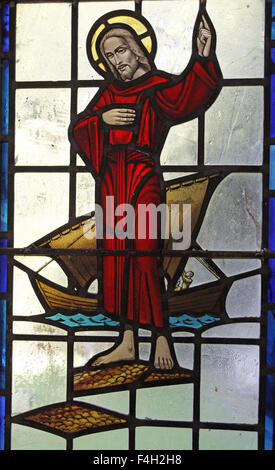 Vitrail moderne représentant Jésus le pêcheur, appelant Peter et Andrew, par J H Glass Studio, Dixton Église, Monmouthshire, Wales Banque D'Images