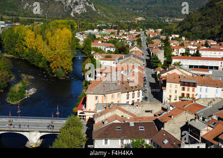 Ariège qui traverse la ville de Tarascon, l'Ariège, Midi-Pyrénées, France Banque D'Images