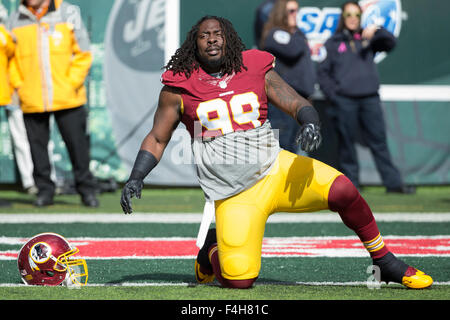 Octobre 18, 2015, Washington Redskins (attaquer défensif Ricky Jean François (99) s'étend avant le match de la NFL entre les Redskins de Washington et les New York Jets à MetLife Stadium à East Rutherford, New Jersey. Christopher Szagola/CSM Banque D'Images