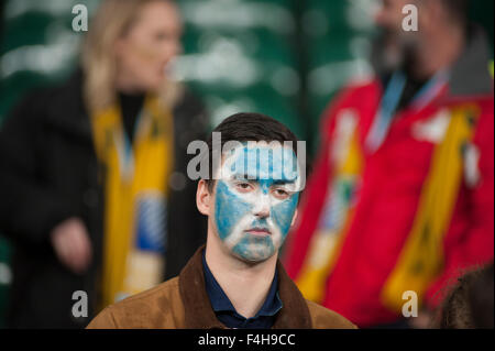 Le stade de Twickenham, London, UK. 18 octobre, 2015. Partisan écossais de désolation après la défaite de l'Écosse étroit par l'Australie 35-34 dans le quatrième trimestre a lutté dur match final de la Coupe du Monde de Rugby 2015. Credit : sportsimages/Alamy Live News Banque D'Images