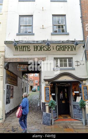 Le Cheval Blanc et Griffin Coaching Inn Whitby Yorkshire Banque D'Images