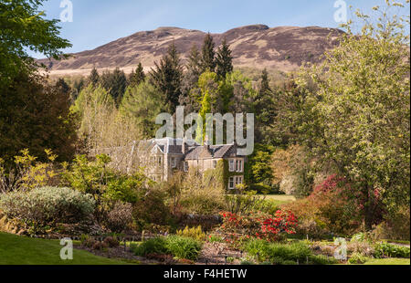 Jardin Crarae, près de Inveraray, Argyll, Scotland, UK. Un spectaculaire jardin boisé au-dessus du Loch Fyne, vu ici au printemps Banque D'Images