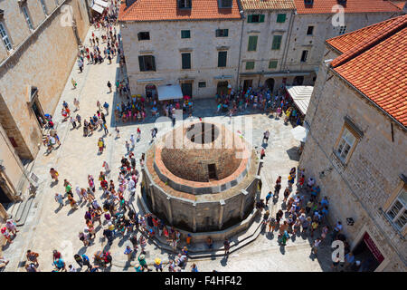 Dubrovnik, Croatie, comté de Dubrovnik-Neretva. La grande fontaine d'Onofrio. Banque D'Images