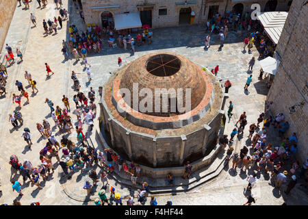 Dubrovnik, Croatie, comté de Dubrovnik-Neretva. La grande fontaine d'Onofrio. Banque D'Images