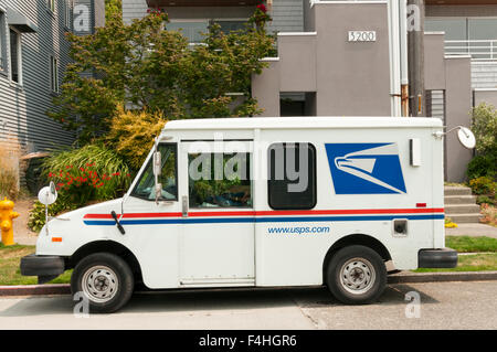 Un Service postal des États-Unis van dans West Seattle. Banque D'Images