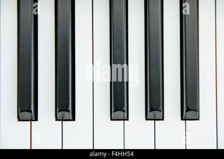 Close-up de clavier de piano centré sur Ab avec beaucoup d'espace blanc Banque D'Images