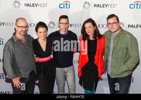 New York, NY, USA. 18 Oct, 2015. Graeme Manson, Kati Outinen, Jordan Gavaris, Maria Doyle Kennedy, Kristian Bruun aux arrivées pour PaleyFest New York : ORPHAN BLACK, Paley Center for Media, New York, NY, le 18 octobre 2015. Crédit : Jason Smith/Everett Collection/Alamy Live News Banque D'Images