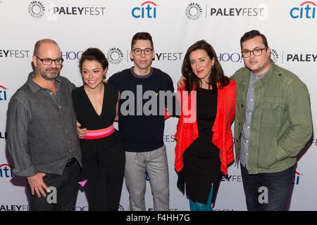 New York, NY, USA. 18 Oct, 2015. Graeme Manson, Kati Outinen, Jordan Gavaris, Maria Doyle Kennedy, Kristian Bruun aux arrivées pour PaleyFest New York : ORPHAN BLACK, Paley Center for Media, New York, NY, le 18 octobre 2015. Crédit : Jason Smith/Everett Collection/Alamy Live News Banque D'Images