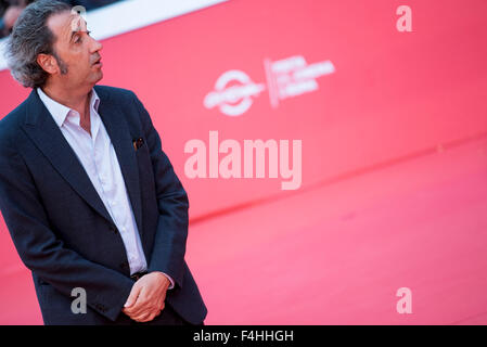 Rome, Italie. 18 Oct, 2015. Paolo Sorrentino, marche le tapis rouge lors de la 10e Festival du Film de Rome le 18 octobre 2015 à Rome, Italie/Valicchia Crédit : Massimo Alamy Live News Banque D'Images