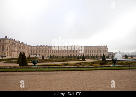 Le Château de Versailles un château royal à Versailles dans la région Île-de-France de France en banlieue de Paris Banque D'Images