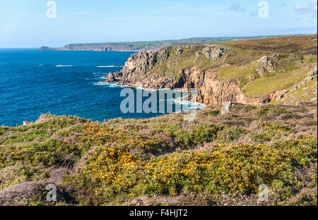 Paysage côtier pittoresque à Lands End, Cornwall, Angleterre, Royaume-Uni Banque D'Images