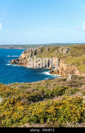 Paysage côtier pittoresque à Lands End, Cornwall, Angleterre, Royaume-Uni Banque D'Images