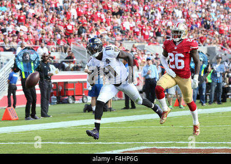 Santa Clara, Californie, États-Unis. 18 Oct, 2015. Baltimore Ravens wide receiver Kamar Aiken (11) n'est pas en mesure de prendre le foot tout en étant couverts par San Francisco 49ers Tramaine évoluait Brock (26) au cours de la NFL football match entre les Ravens de Baltimore et les 49ers de San Francisco à Levi's Stadium à Santa Clara, en Californie. Les San Francisco 49ers défait les Baltimore Ravens 25 à 20. Crédit : Christopher Trim/Cal Sport Media/Alamy Live News Banque D'Images