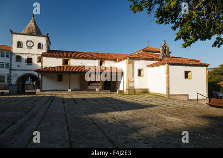 L'église et de l'équerre. Soto de Luiñas. Mer Cantabrique. Asturies provence. L'Espagne. L'Europe Banque D'Images