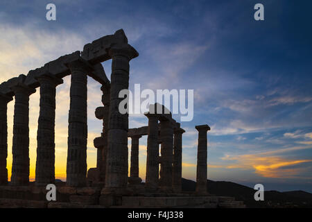 Temple de Poséidon au Cap Sounion, au coucher du soleil, près d'Athènes, Grèce, Europe Banque D'Images