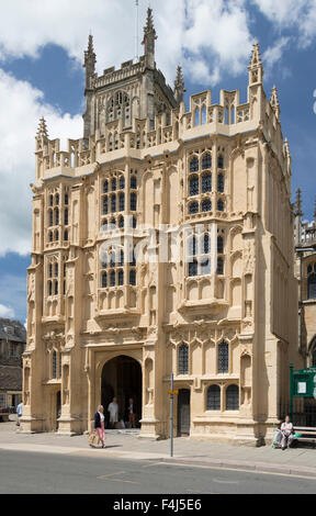 Porche sud, l'église Saint Jean Baptiste, Cirencester, Gloucestershire, Angleterre, Royaume-Uni, Europe Banque D'Images