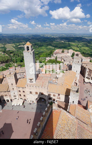 Piazza delle Erbe, San Gimignano, Site du patrimoine mondial de l'UNESCO, la province de Sienne, Toscane, Italie, Europe Banque D'Images