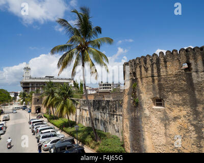 Fort et House of Wonders, Stone Town, Zanzibar, Tanzanie, Afrique orientale, Afrique du Sud Banque D'Images