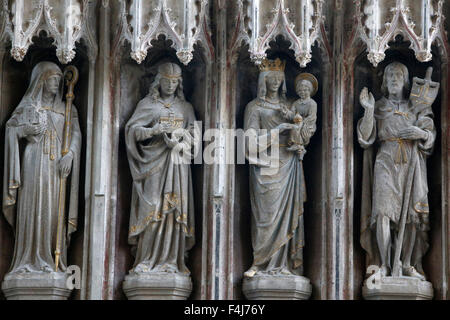 Des statues dans l'église de l'Université de Sainte Marie la Vierge, Oxford, Oxfordshire, Angleterre, Royaume-Uni, Europe Banque D'Images