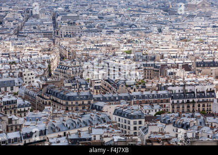 À la recherche sur les toits de Paris de Montmartre, Paris, France, Europe Banque D'Images
