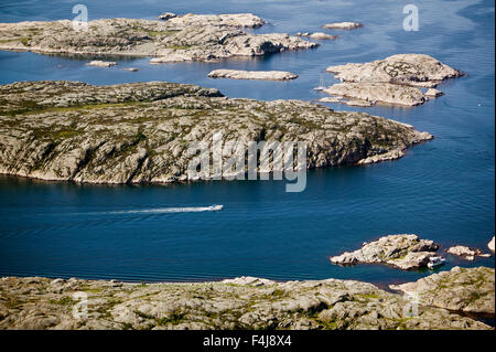 Un bateau dans l'archipel Banque D'Images