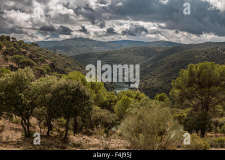 Trekking le long du Rio Alberche, Espagne Banque D'Images