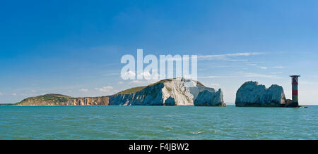 Une photo panoramique de 2 point les aiguilles au large de l'extrémité ouest de l'île de Wight, à proximité de la Baie d'alun. Banque D'Images