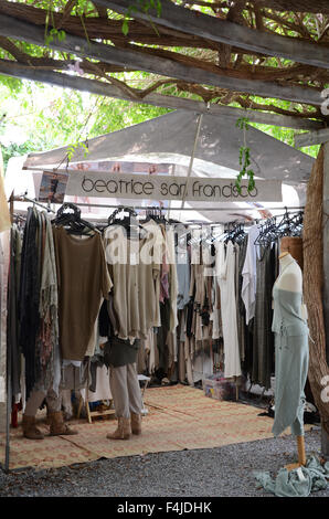 Beatrice San Francisco conçoit à Las Dalias, marché hippie à San Carlos sur Ibiza Banque D'Images