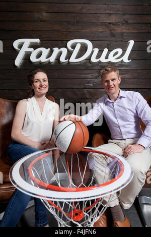 Nigel (à droite) et Lesley Eccles. Co-fondateurs de la plate-forme en ligne fantasy sports, FanDuel. Edimbourg, Ecosse.