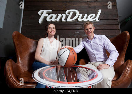 Nigel (à droite) et Lesley Eccles. Co-fondateurs de la plate-forme en ligne fantasy sports, FanDuel. Edimbourg, Ecosse.