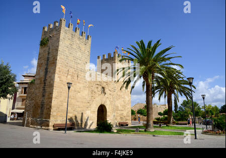 La Xara Gate (Portal del Moll) Vieille ville d'Alcudia, Porta de Sant Sebastià, Îles Baléares, Majorque ou Mallorca, Espagne. Banque D'Images