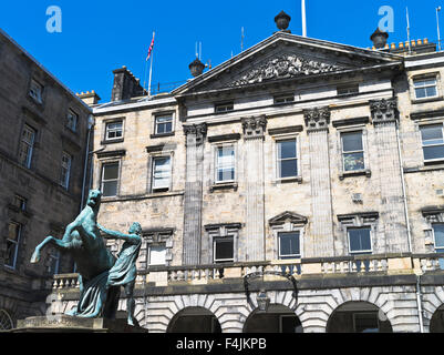 dh City Chambers statue SUR LE ROYAL MILE EDINBURGH SCOTLAND Building Statue d'Alexandre et Bucephalus bâtiments historiques architecture Banque D'Images