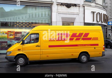 Livraison DHL van Banque D'Images