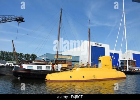 HJB Holland année est basé à Zaandam, près de Port d'Amsterdam Pays-Bas sous-marin jaune ( Noordzeekanaal Canal Mer du Nord ) Banque D'Images