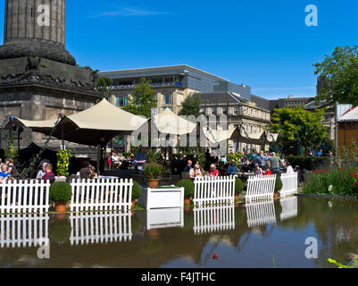 Dh ST ANDREWS SQUARE EDINBURGH Personnes restaurant en plein air l'été Banque D'Images